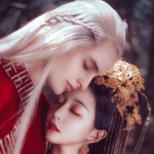 情侣头像古风一男一女右,只想落在你心间图片