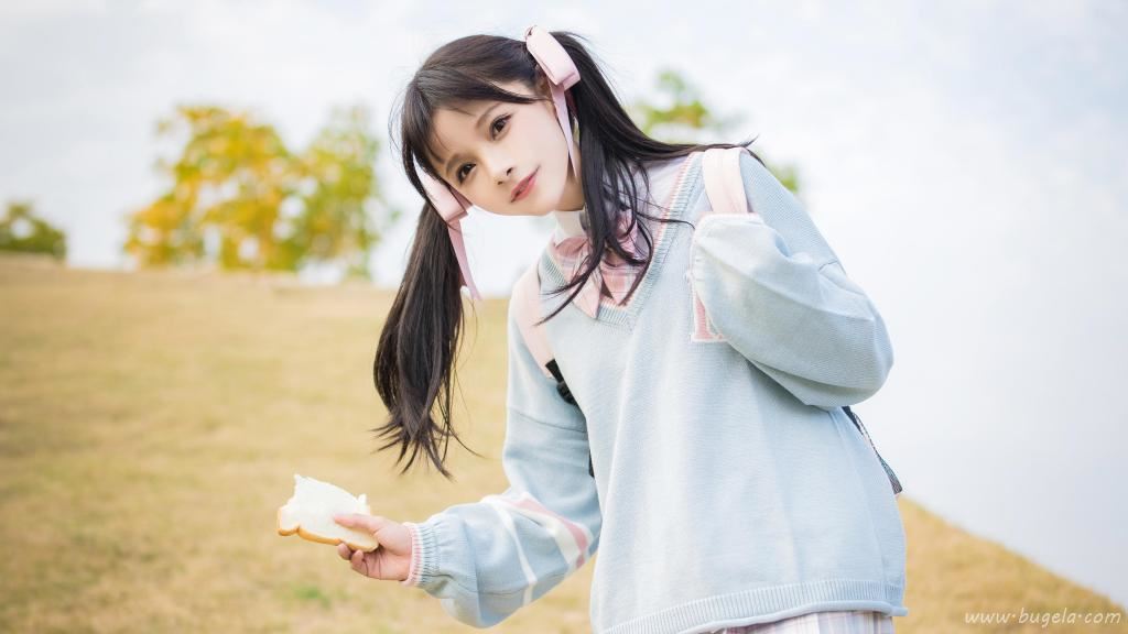 甜美面包少女谢安然可爱写真图片