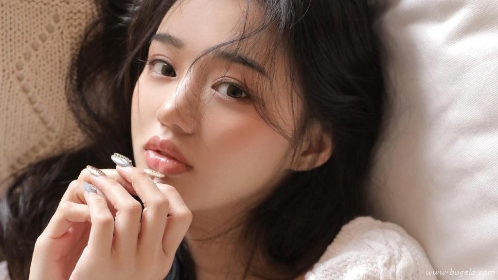 优雅美女居家图片