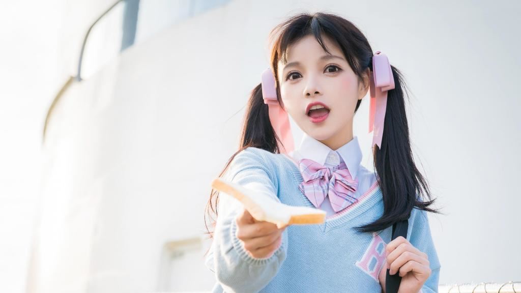 甜美面包少女谢安然可爱写真图片