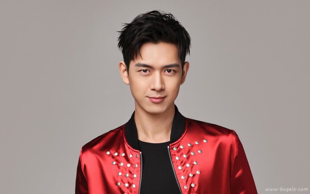 时尚男神李现穿红衣服展现个人魅力写真图片