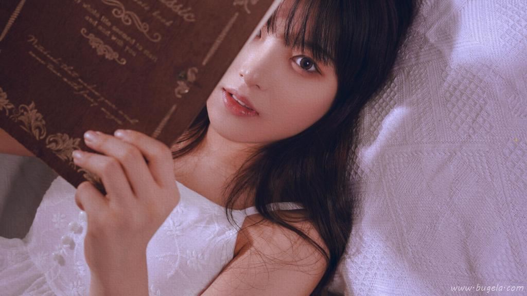 波浪卷长发美女柔情图片