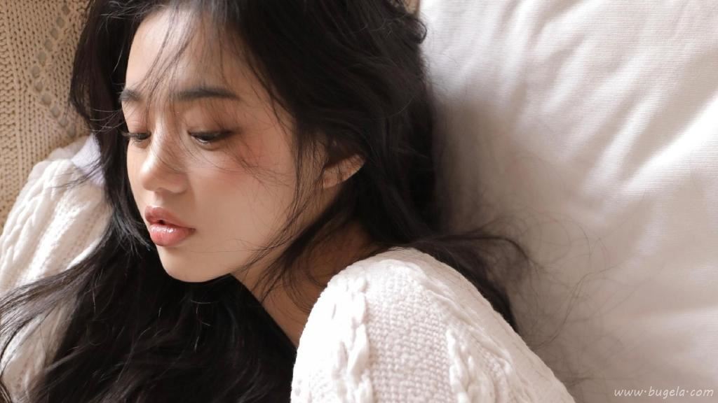 优雅美女居家图片