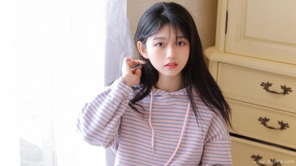 清新迷人的美女图片