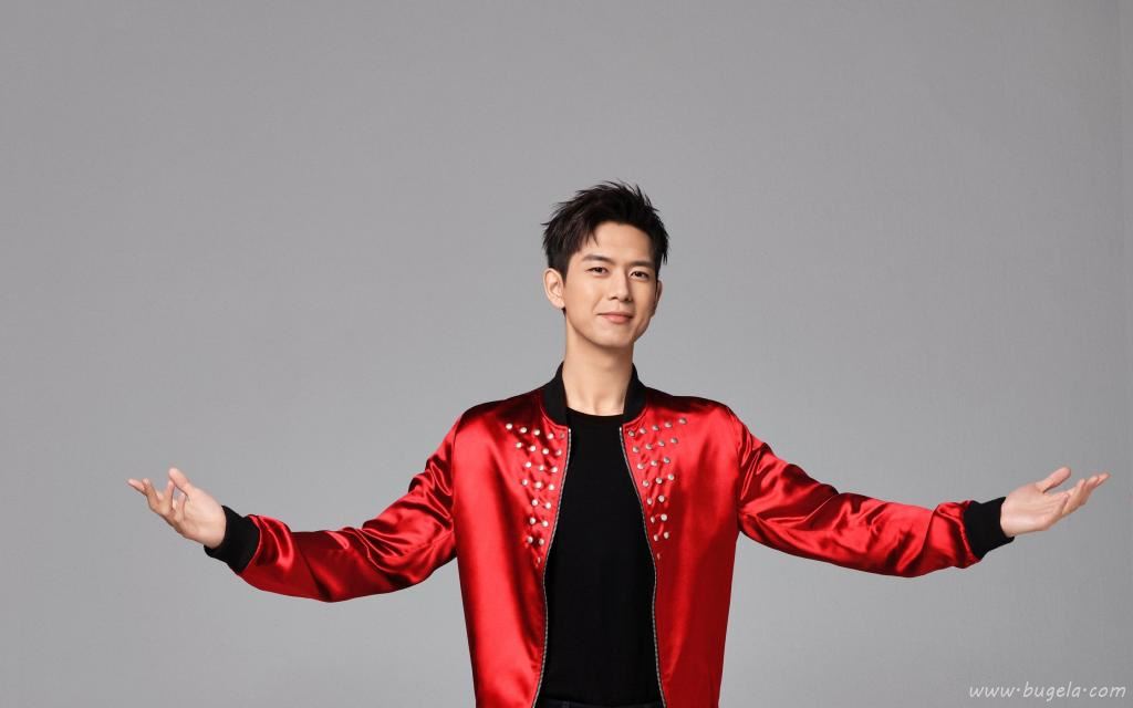时尚男神李现穿红衣服展现个人魅力写真图片