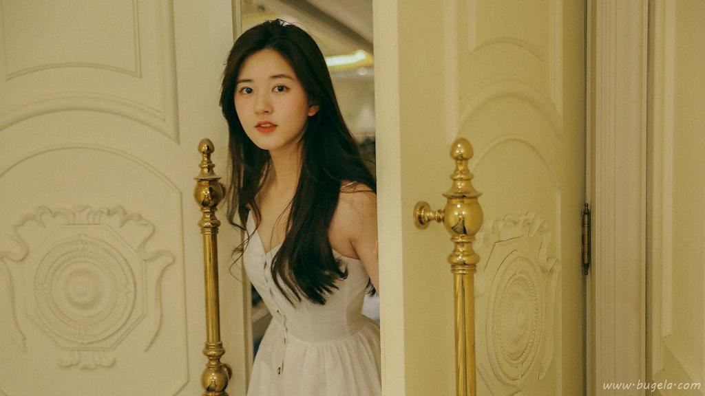 元气少女赵露思白色礼服可爱写真图片