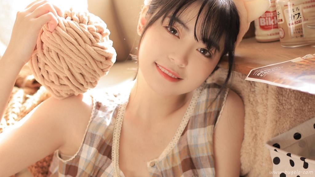 美女居家可爱俏皮图片