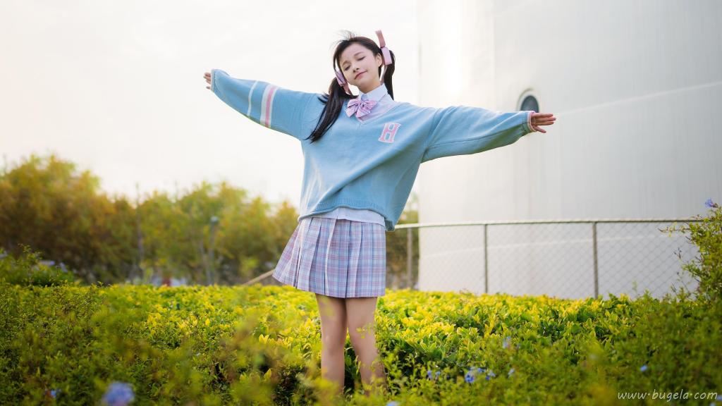 甜美面包少女谢安然可爱写真图片