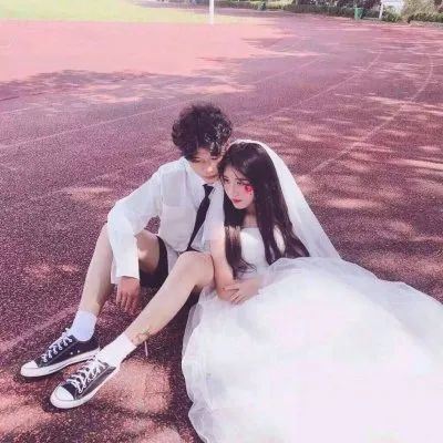 小女孩儿穿婚纱的情侣头像 穿婚纱的情侣头像图片