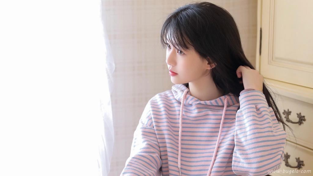 清新迷人的美女图片