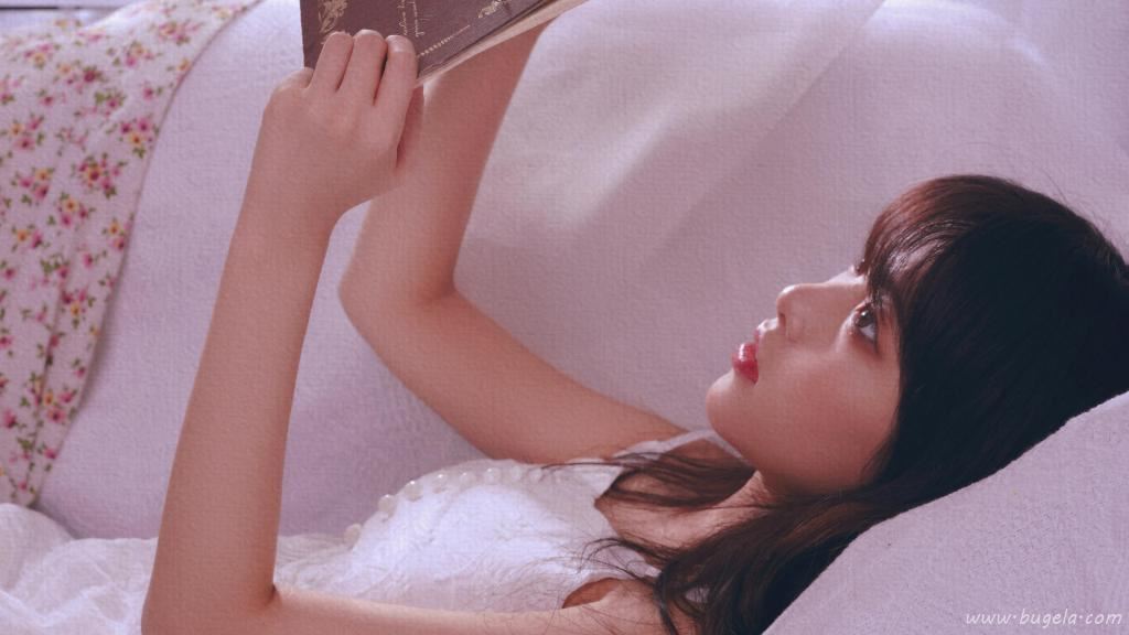 波浪卷长发美女柔情图片