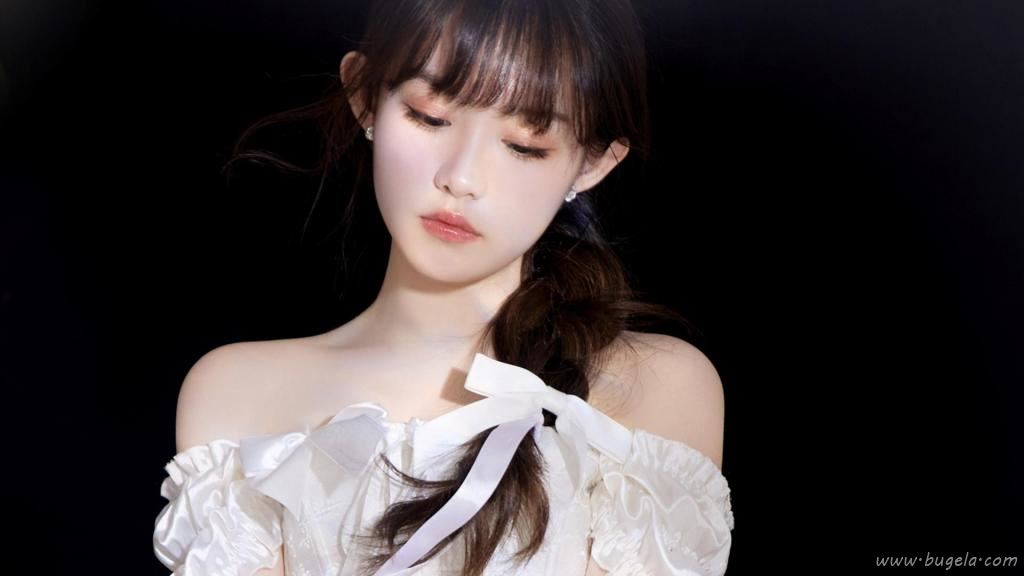 肤白貌美的气质美女图片