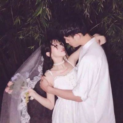 小女孩儿穿婚纱的情侣头像 穿婚纱的情侣头像图片