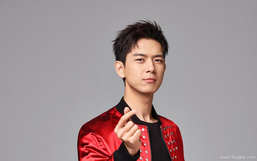 时尚男神李现穿红衣服展现个人魅力写真图片