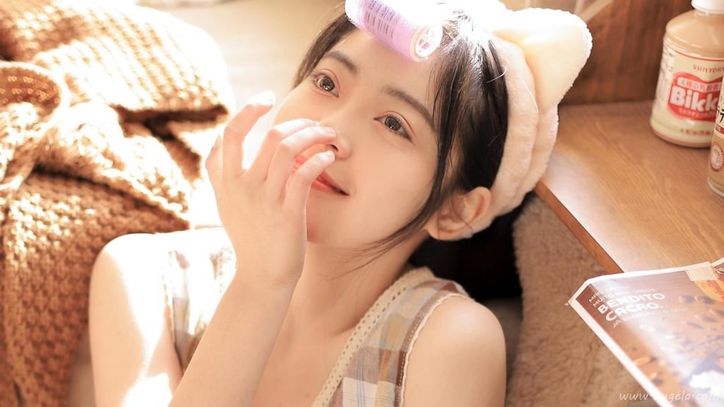 美女居家可爱俏皮图片