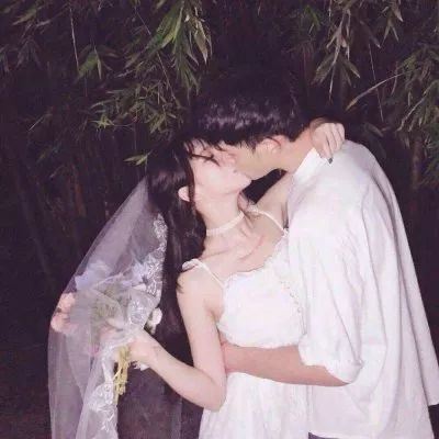 小女孩儿穿婚纱的情侣头像 穿婚纱的情侣头像图片