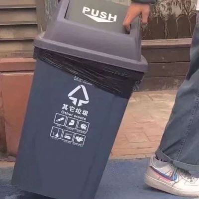 显示家庭地位的动漫情侣头像 家庭地位很明显的情头图片