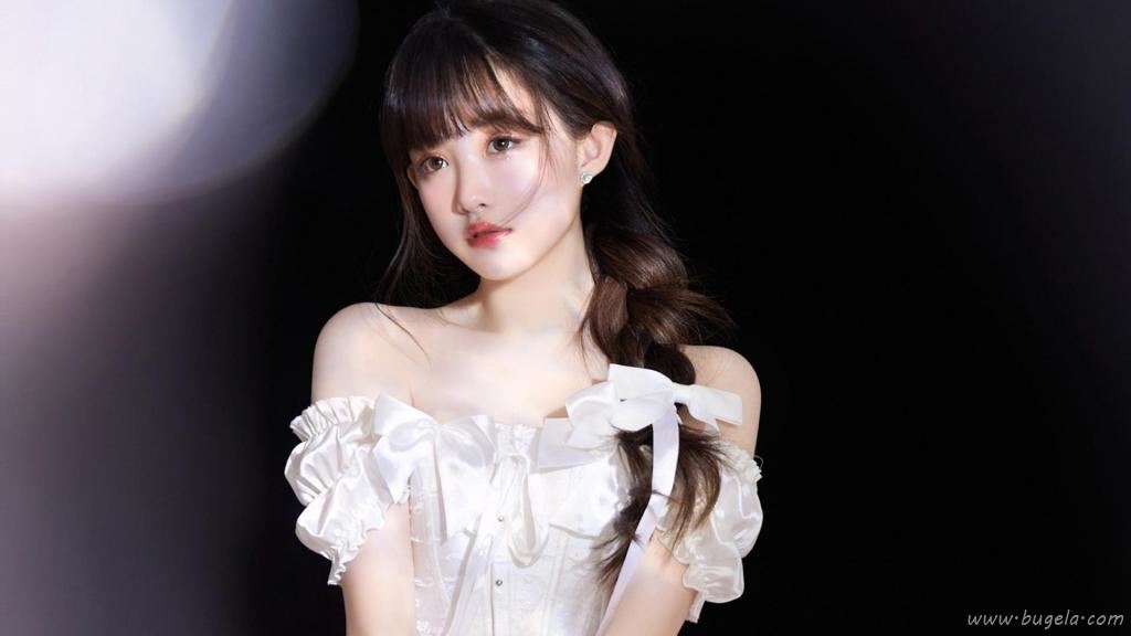 肤白貌美的气质美女图片