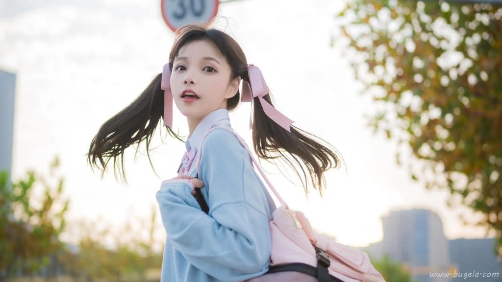 甜美面包少女谢安然可爱写真图片