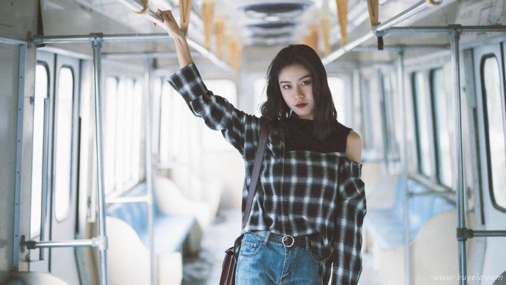 率性优雅的美女图片
