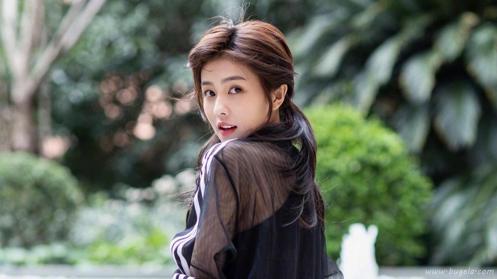 运动少女白鹿甜美私照写真图片