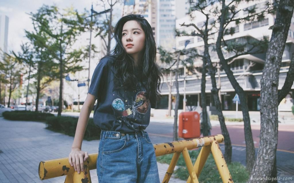 刺猬女孩庄达菲帅气街拍写真图片