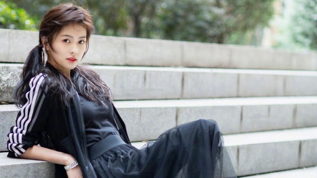 运动少女白鹿甜美私照写真图片