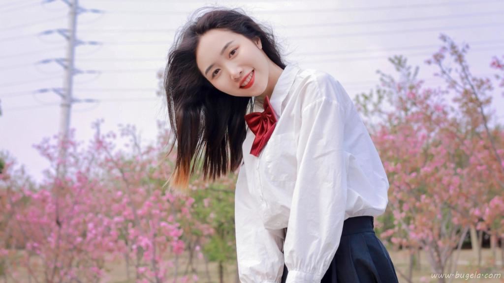 烂漫樱花下的美女图片