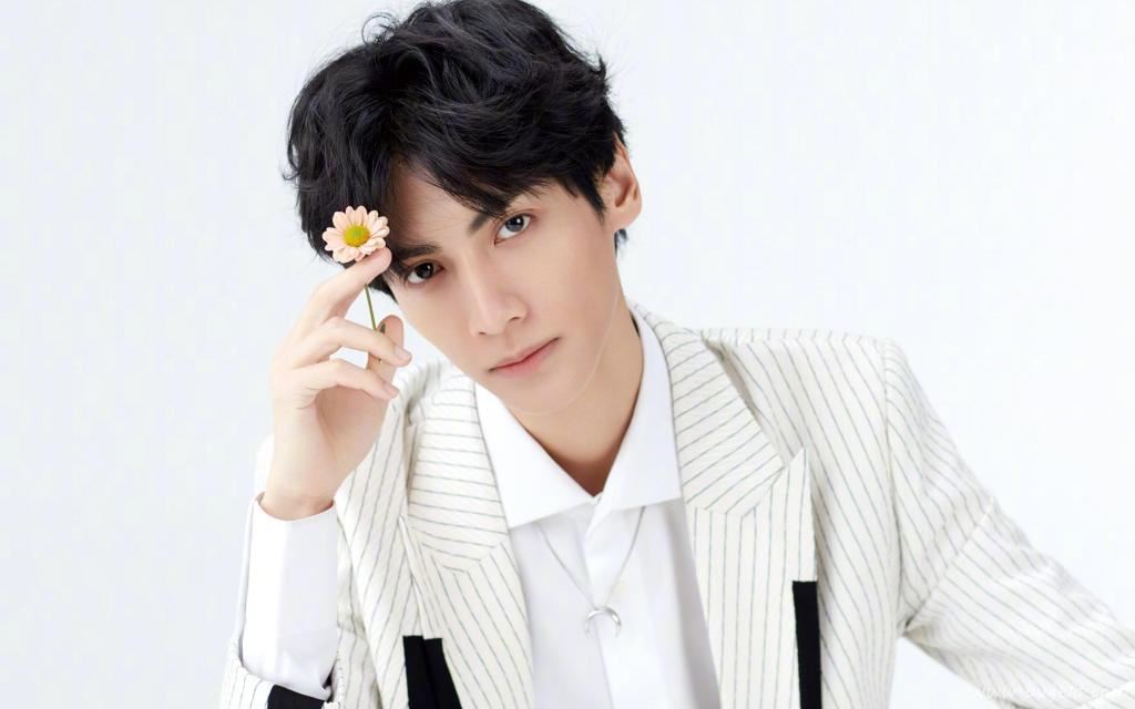 俊朗男神罗云熙帅气阳光休闲迷人写真图片