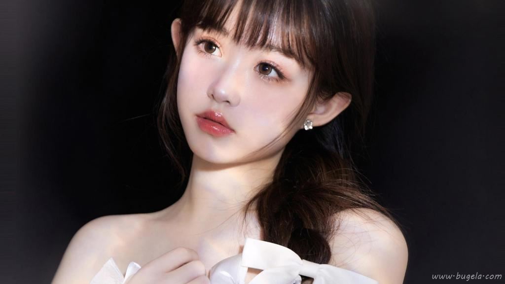 肤白貌美的气质美女图片