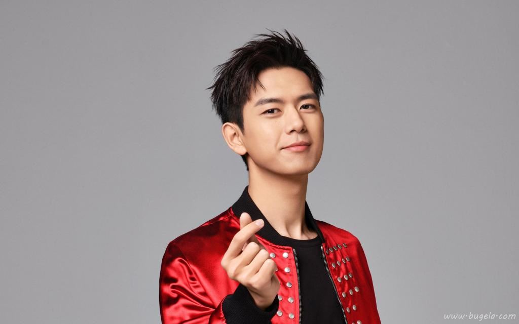 时尚男神李现穿红衣服展现个人魅力写真图片