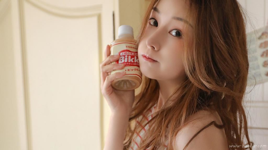 十分惹火的美女图片