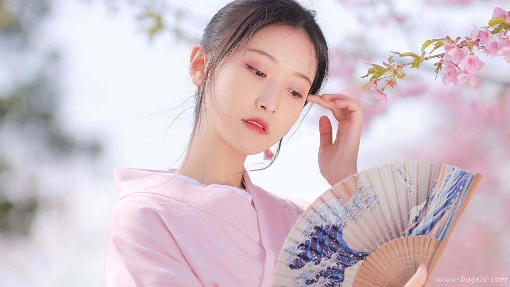 浪漫樱花季下的美女图片