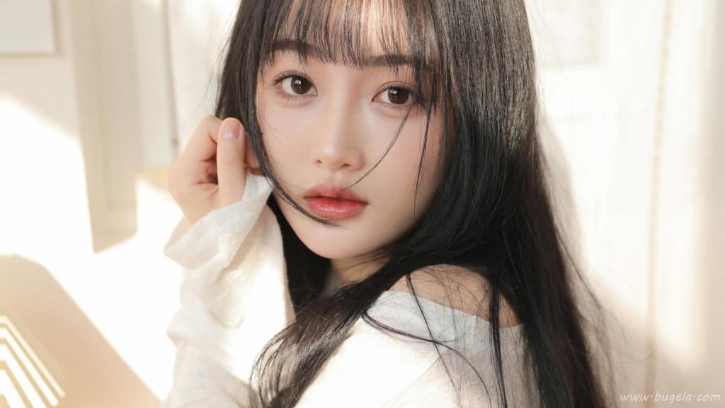 清新美女白皙迷人图片