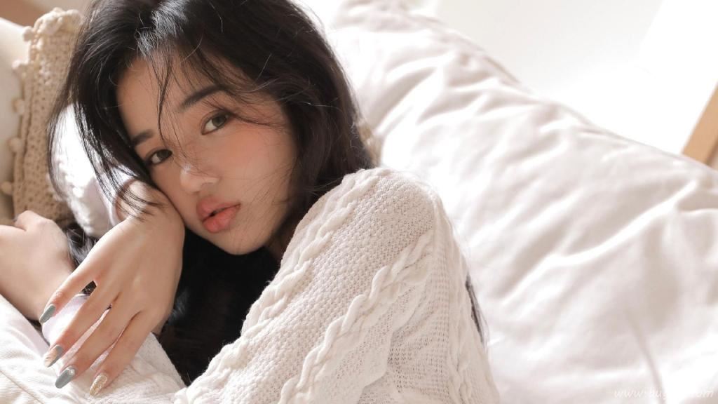 优雅美女居家图片