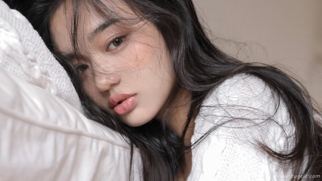 优雅美女居家图片