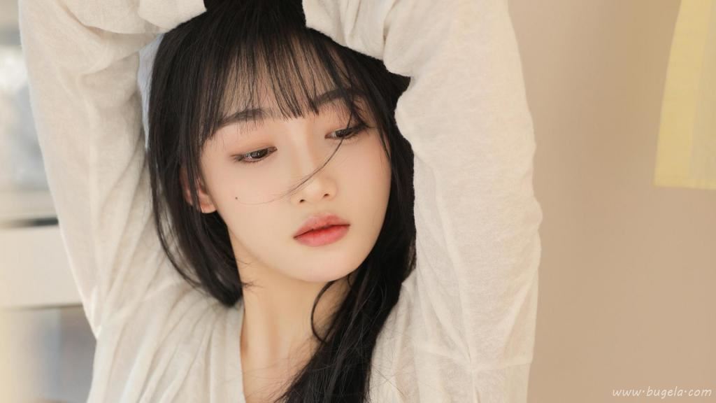 清新美女白皙迷人图片