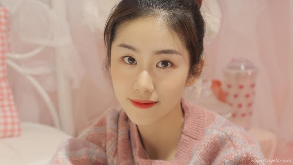 甜甜的水蜜桃女孩图片