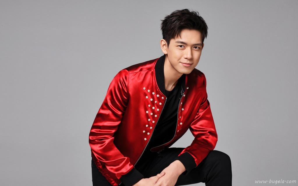 时尚男神李现穿红衣服展现个人魅力写真图片