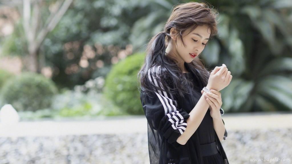 运动少女白鹿甜美私照写真图片