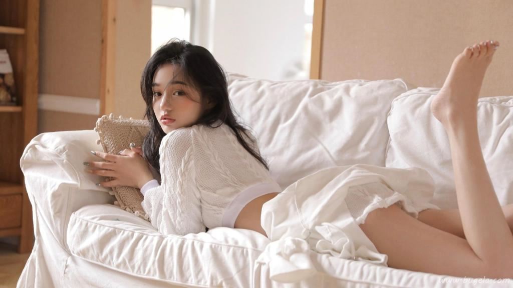 优雅美女居家图片