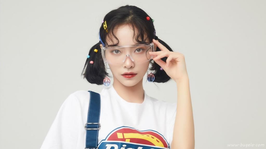 百变魔女许佳琪可爱搞怪写真图片