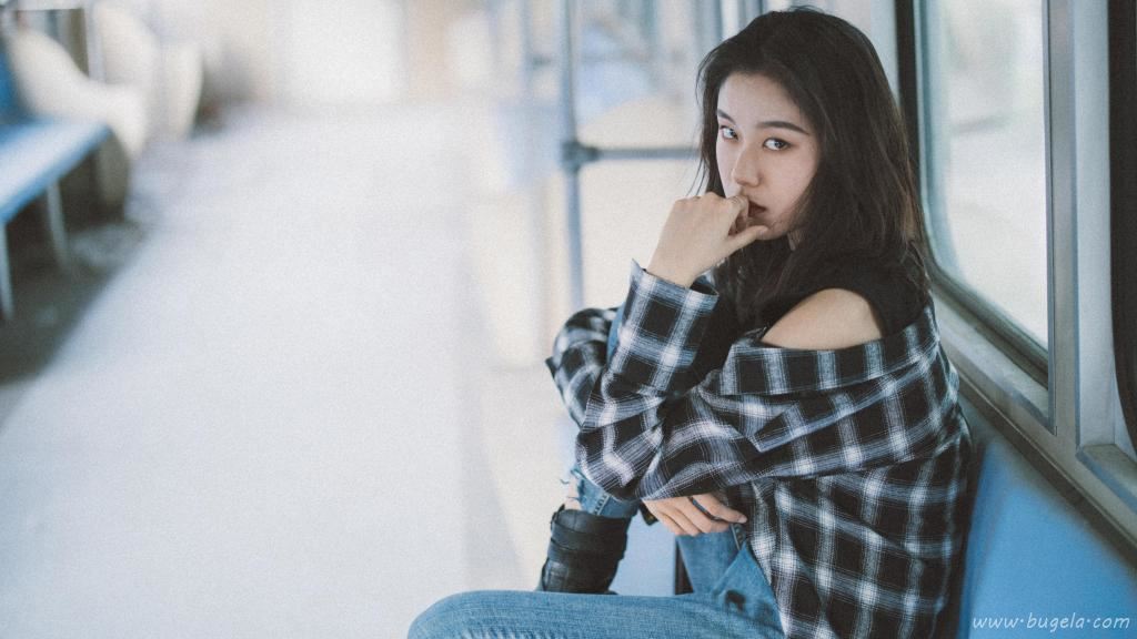 率性优雅的美女图片