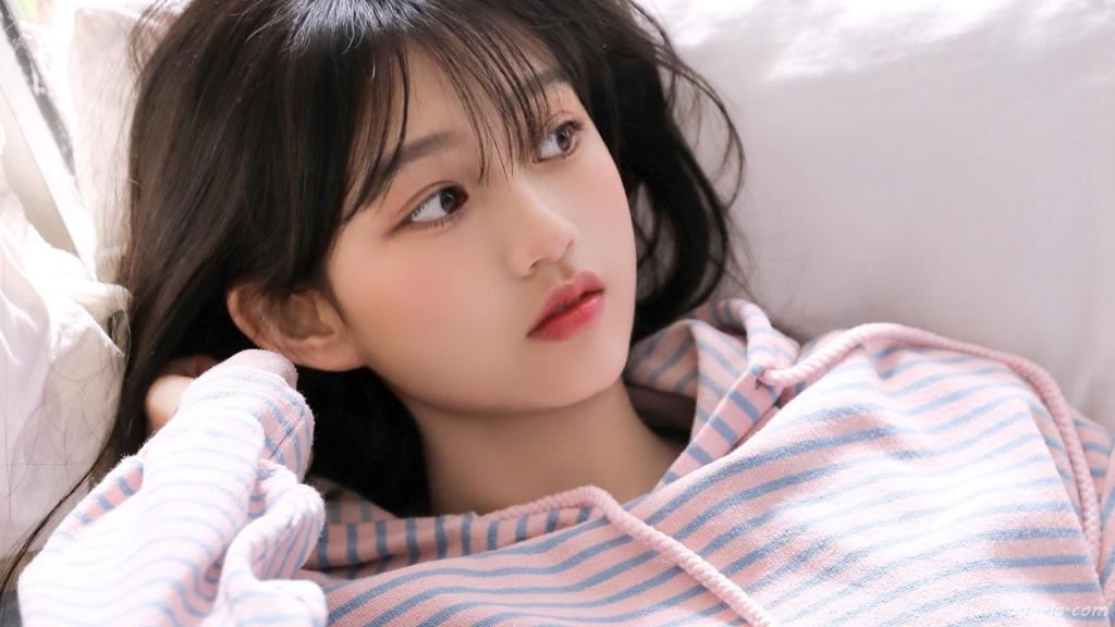 清新迷人的美女图片