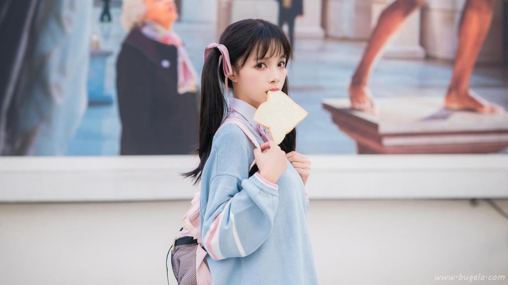 甜美面包少女谢安然可爱写真图片