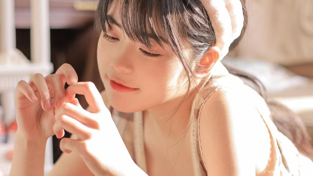 美女居家可爱俏皮图片