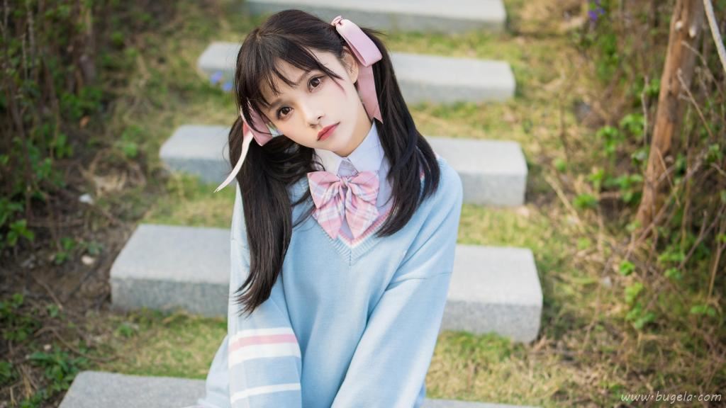 甜美面包少女谢安然可爱写真图片