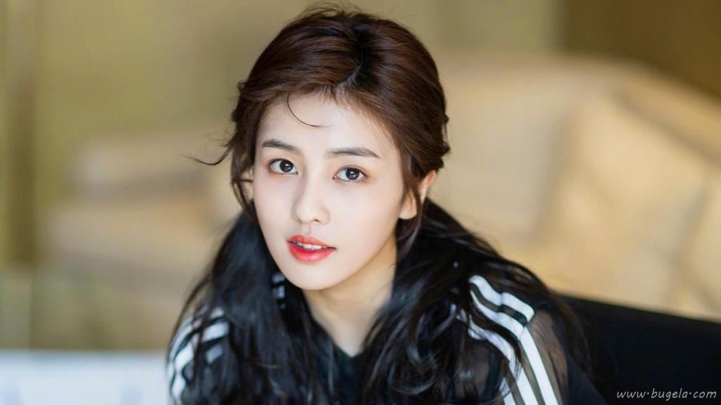 运动少女白鹿甜美私照写真图片