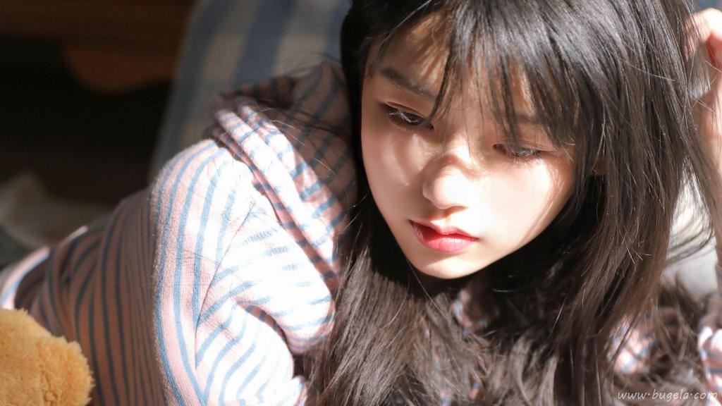 清新迷人的美女图片