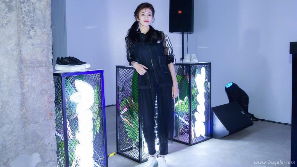 运动少女白鹿甜美私照写真图片